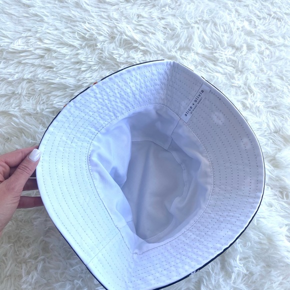 🤍New! Alice + Olivia Reversible Bucket Hat - Picture 5 of 8
